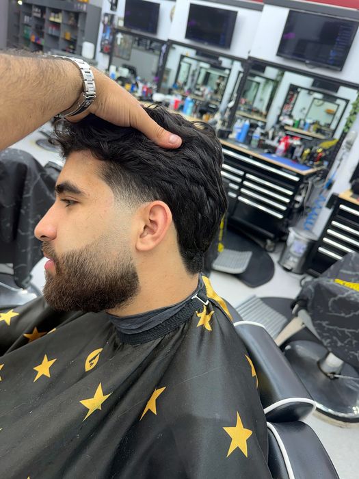 Corte con textura y arreglo de barba