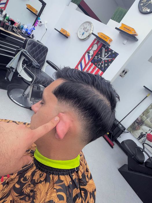 Fade bajo con raya marcada